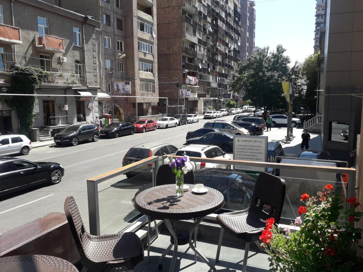 Bonjour Boutique Hotel Ереван Екстериор снимка