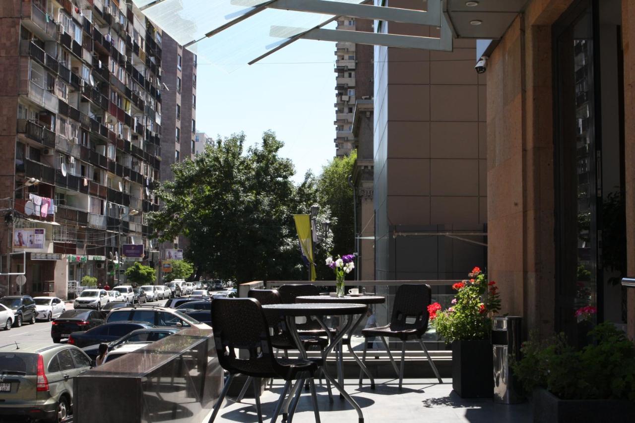 Bonjour Boutique Hotel Ереван Екстериор снимка
