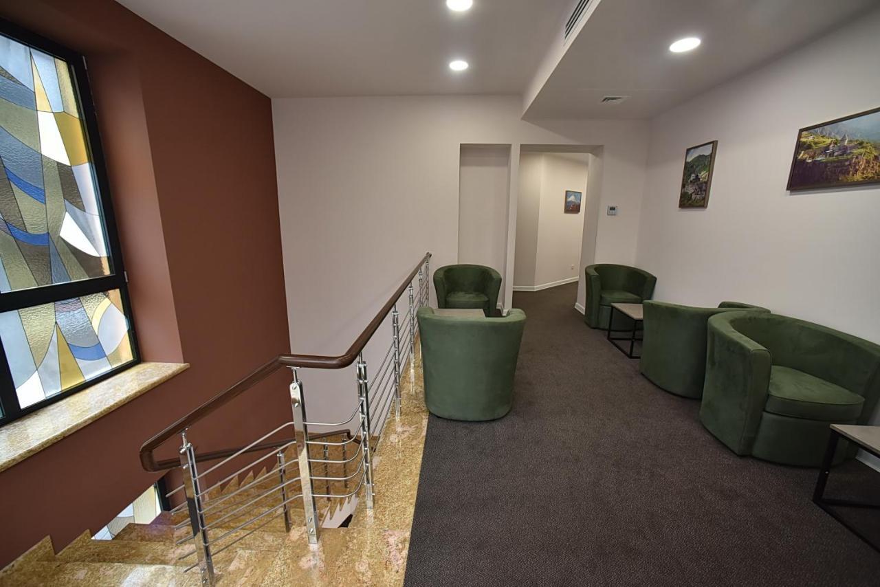 Bonjour Boutique Hotel Ереван Екстериор снимка